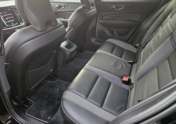 Volvo V60 cena 119900 przebieg: 146000, rok produkcji 2020 z Nysa małe 529